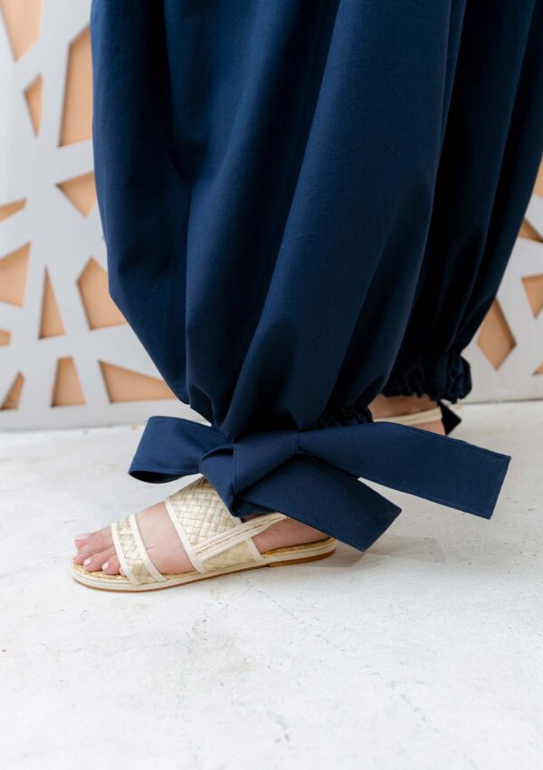 Dark blue trousers made from organic and recycled cotton