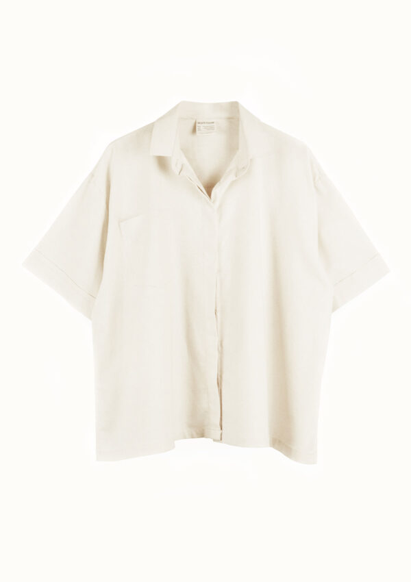 Beige short sleeve shirt made from organic and recycled cotton - front